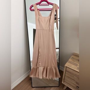 Show me your MuMu Claire midi dress